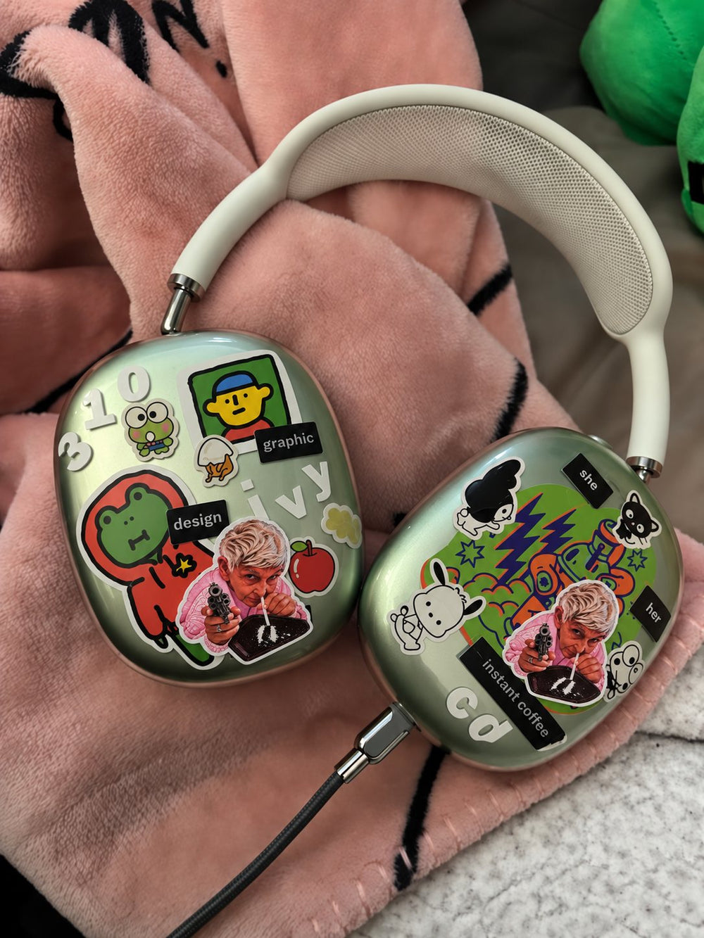 STICK 'EM UP — Pegatina Granny en los cascos