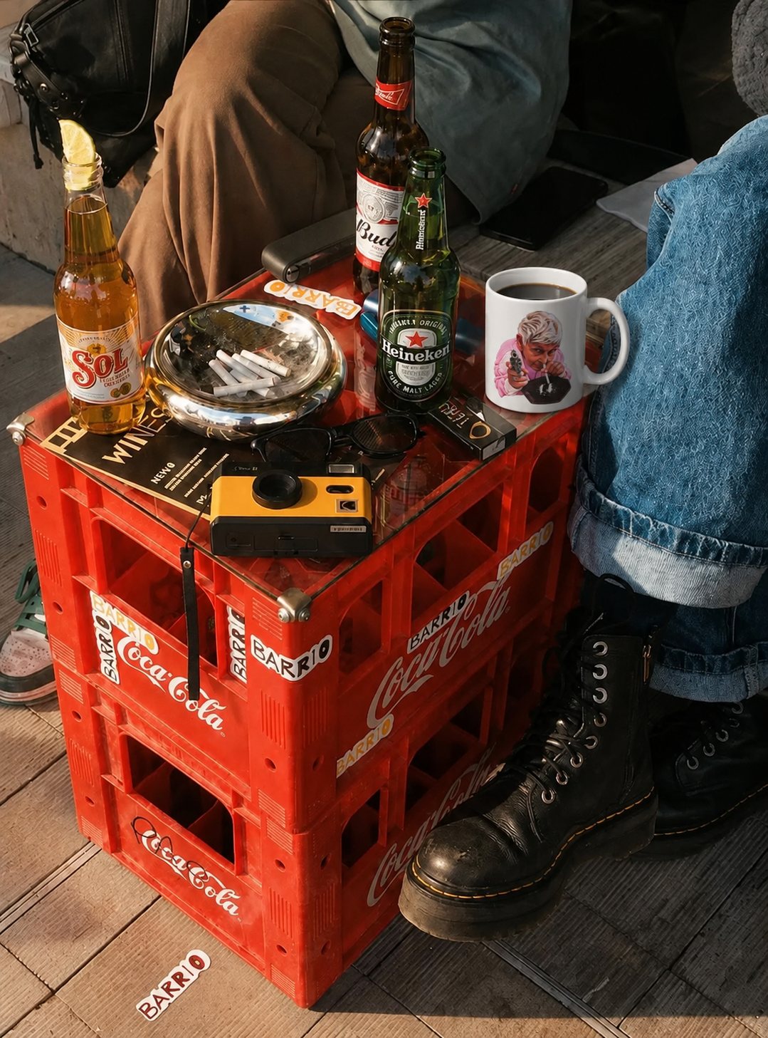 BAD MORNING — Taza Granny en la terraza del bar