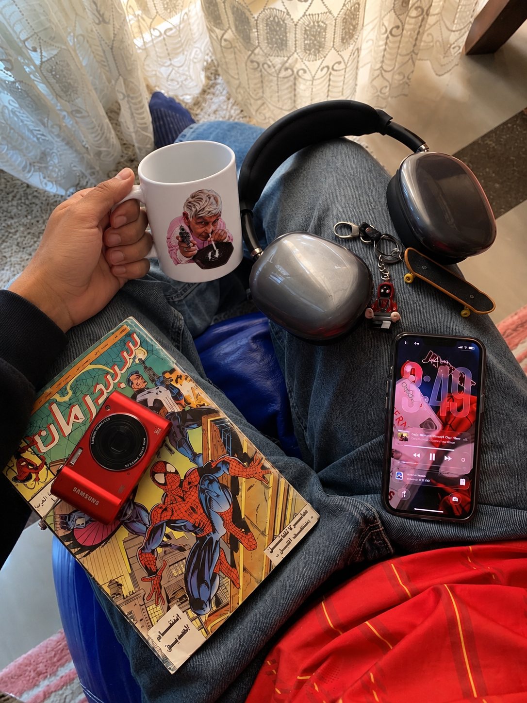 BAD MORNING — Taza Granny con cómic y cascos