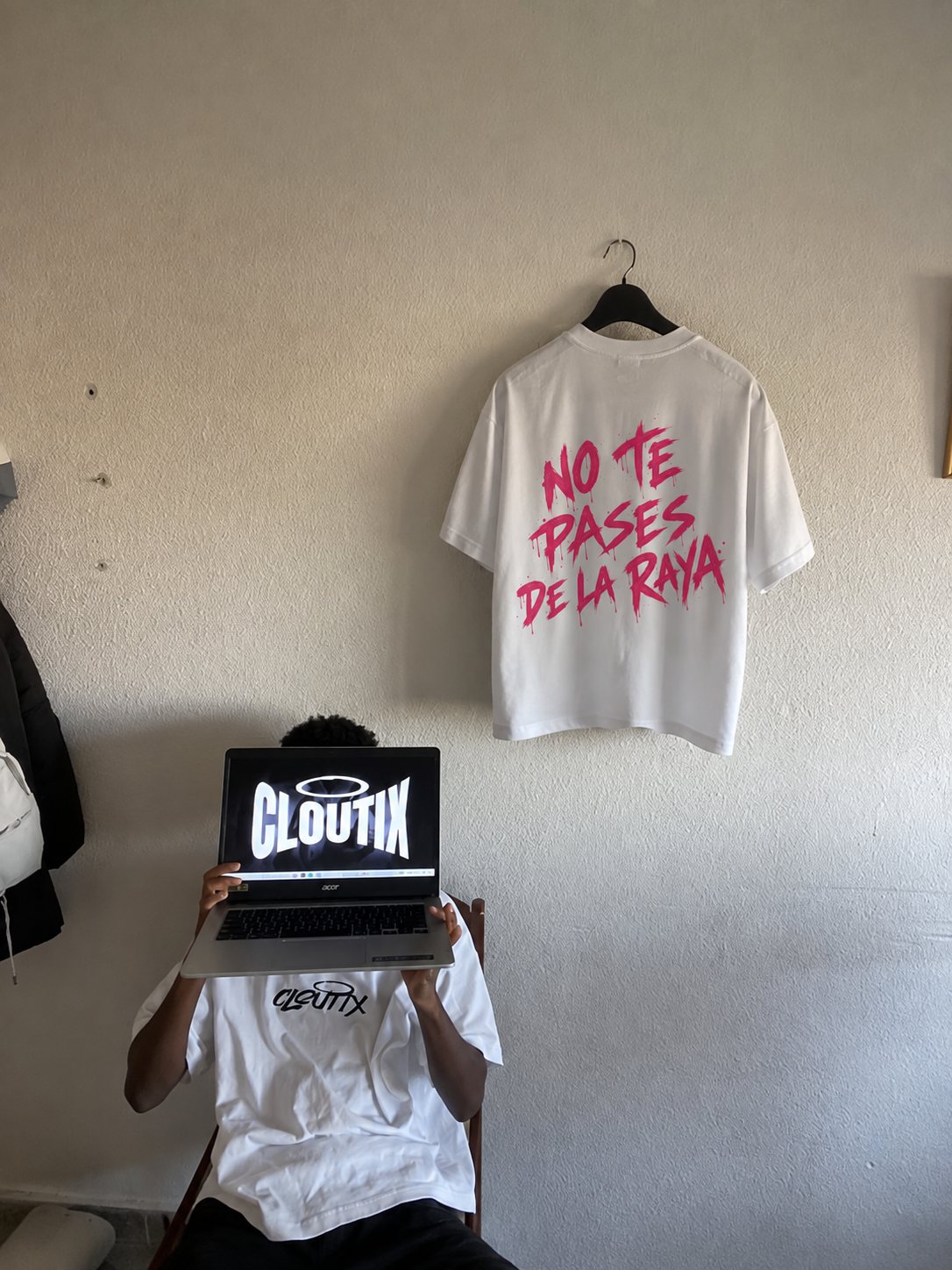 CONTRA LA PARED